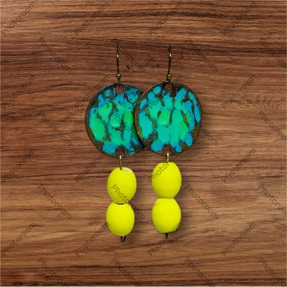 BOUTIQUE Vibrant Green and Yellow Dangle Charm Earrings, Beaded Earrings - Picture 6 of 8